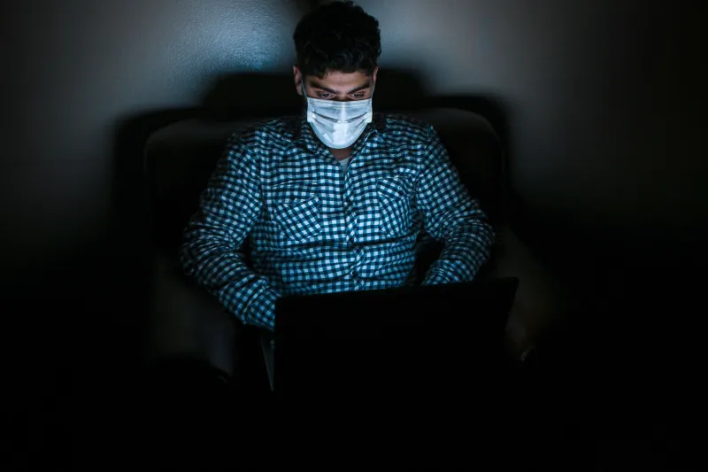 Dans l'ombre des fils de discussion : portrait de ces bénévoles qui gardent nos forums en vie depuis deux décennies